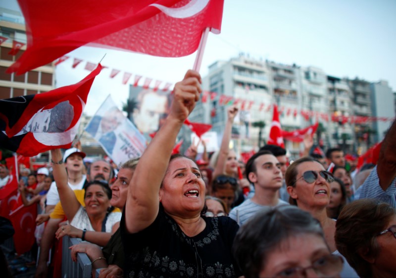 © Reuters. المعارضة التركية تعتزم نشر نصف مليون مراقب في الانتخابات