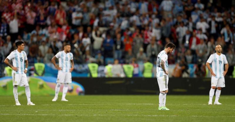 © Reuters. Croacia golea 3-0 a Argentina y la deja al borde de la eliminación del Mundial