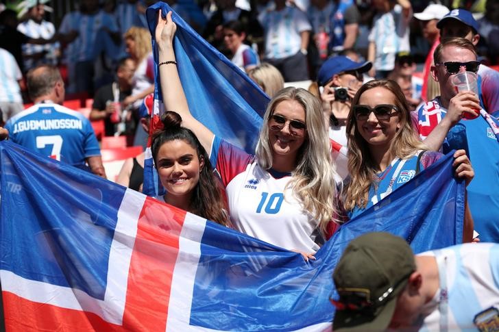 © Reuters. Para Islandia, los miembros de la selección son como de la familia... a veces literalmente