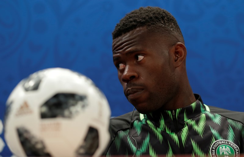 © Reuters. El portero de Nigeria, de la sombra a la Copa del Mundo