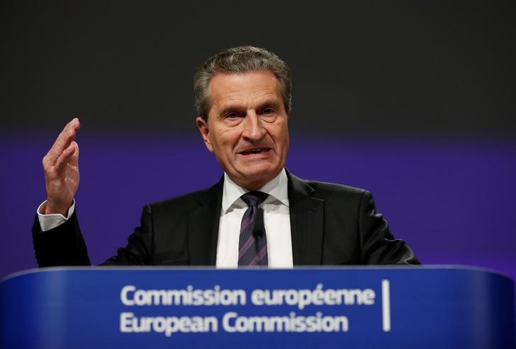 © Reuters. Il commissario europeo al Bilancio Guenther Oettinger a Bruxelles