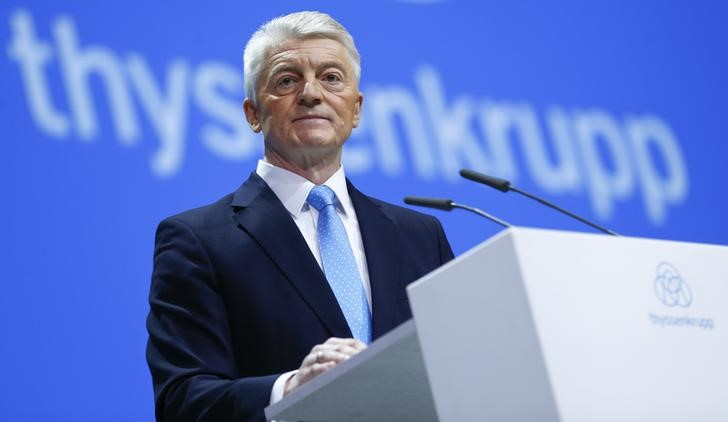 © Reuters. ThyssenKrupp CEO Hiesinger addresses the company's annual shareholders meeting in Bochum