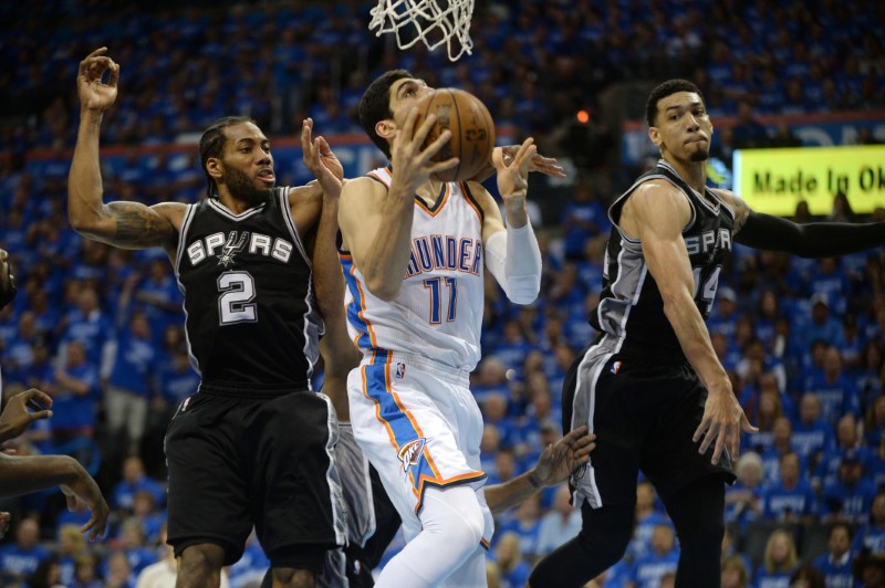 © Reuters. NBA: Playoffs-San Antonio Spurs at Oklahoma City Thunder