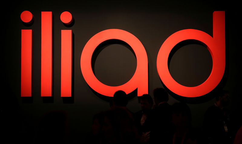 © Reuters. Il logo di Iliad durante la conferenza stampa di presentazione a Milano