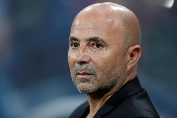 © Reuters. Debacle de Sampaoli profundiza el pésimo momento de los entrenadores argentinos en el Mundial