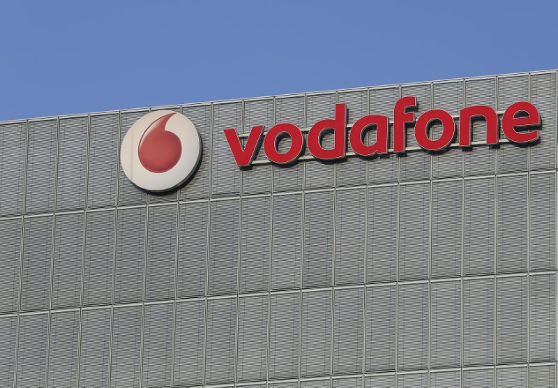© Reuters. La sede italiana di Vodafone, a Milano