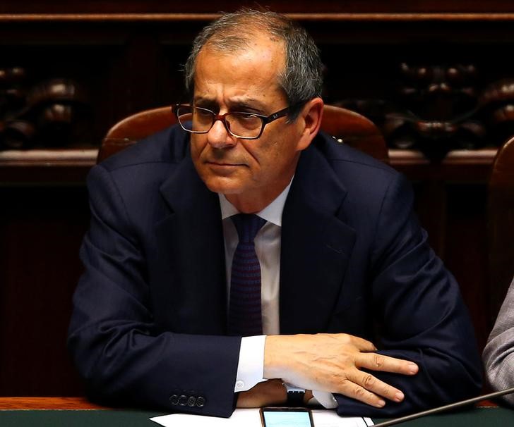 © Reuters. Il ministro dell'Economia Giovanni Tria alla Camera