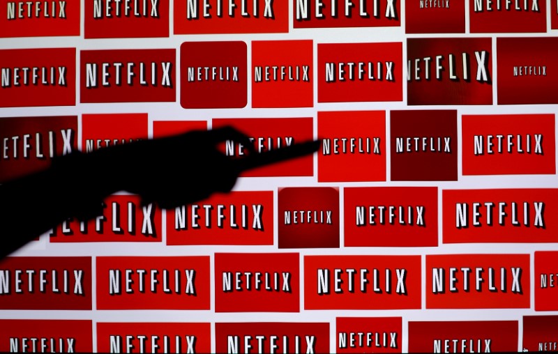 © Reuters. FILE PHOTO: The Netflix logo is shown in this illustration photograph in Encinitas