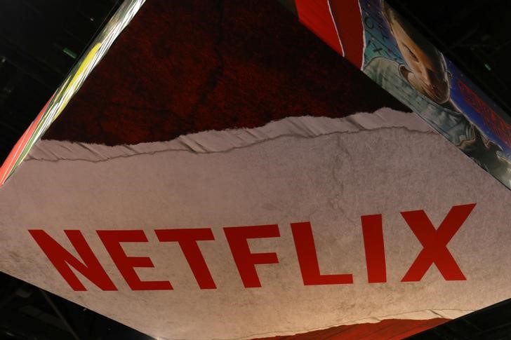 © Reuters. FILE PHOTO: The Netflix logo is shown above their booth at Comic Con International in San Diego,