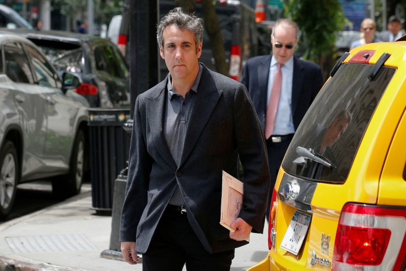 © Reuters. FILE PHOTO - U.S. President Donald Trump's personal lawyer Michael Cohen arrives at his hotel in New York