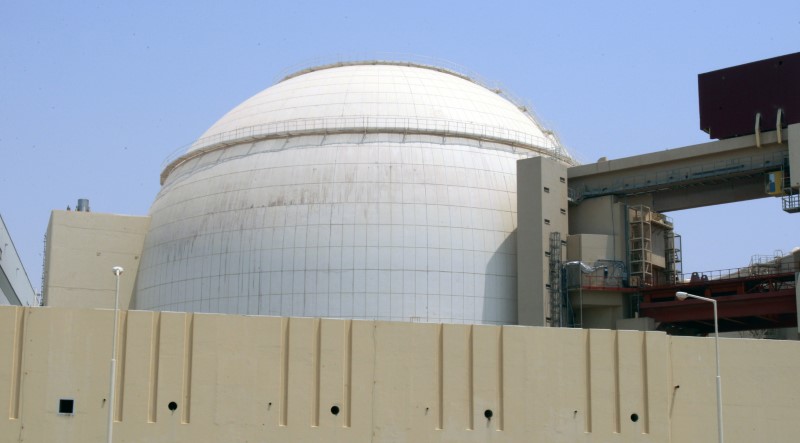 © Reuters. بومبيو يحذر إيران من محاولة حيازة أسلحة نووية