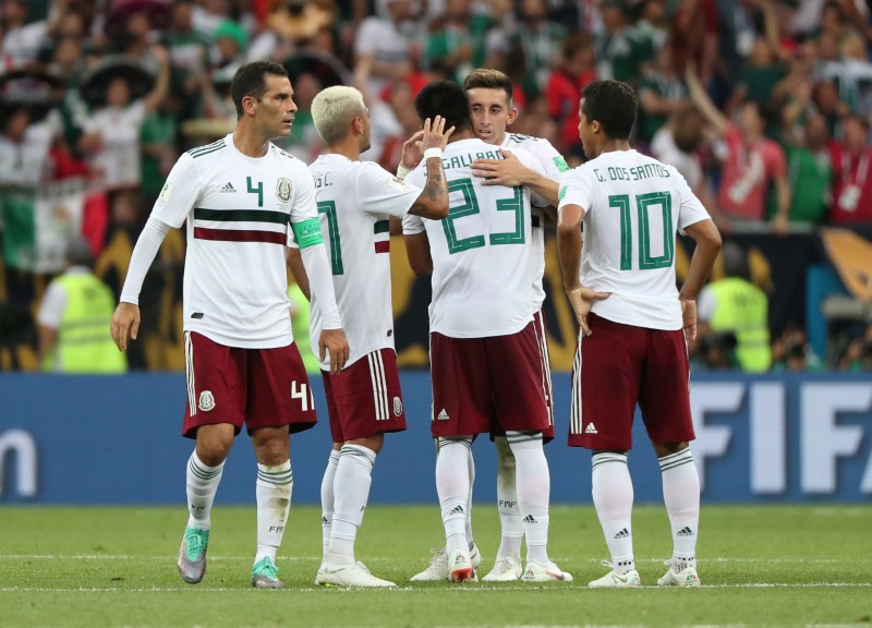 © Reuters. المكسيك على أعتاب دور 16 بفوزها على كوريا الجنوبية