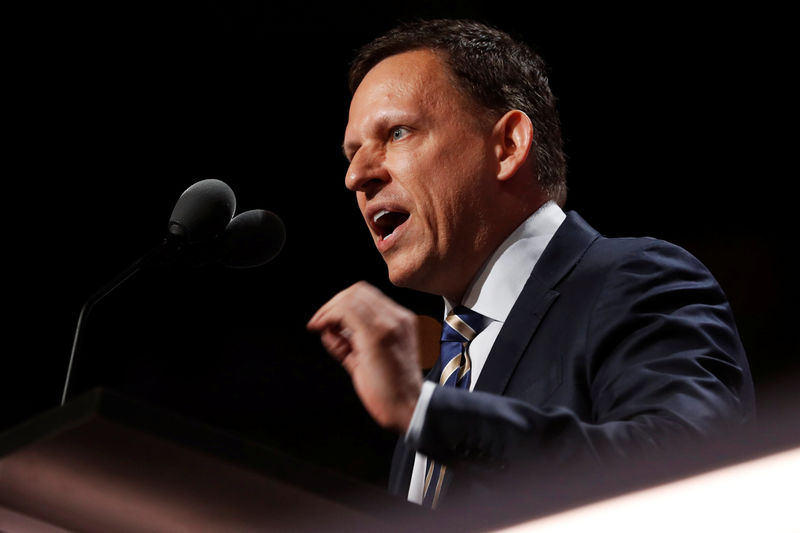 © Reuters. FILE PHOTO: Paypal co-founder Peter Thiel speaks at the Republican National Convention in Cleveland