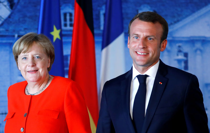 © Reuters. FILE PHOTO: German Chancellor Angela Merkel and French President Emmanuel Macron attend a press conference after their meeting at the German government guesthouse Meseberg Palace in Meseberg