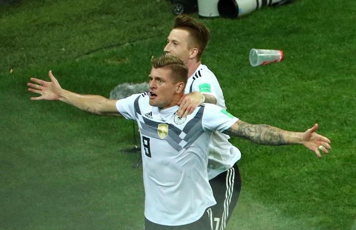 © Reuters. Kroos surge como líder indiscutible y rescata a Alemania de la eliminación
