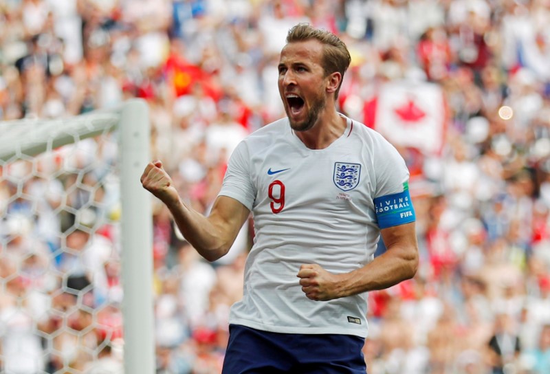 © Reuters. Inglaterra vapulea 6-1 a Panamá con triplete de Kane y pasa a octavos de final