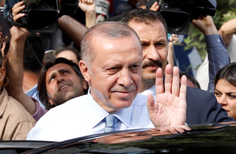 © Reuters. إردوغان يحصل على 59.9% بعد فرز 19.35% من الأصوات في انتخابات الرئاسة