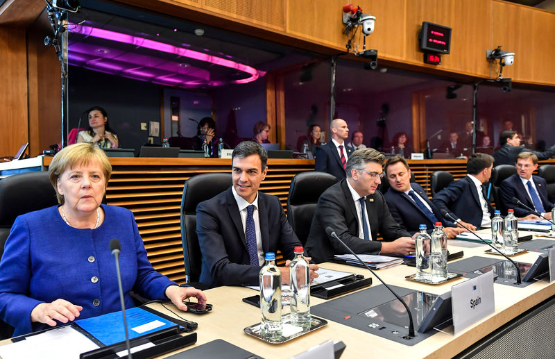 © Reuters. Merkel presiona sobre la emigración mientras falla la "solución europea"