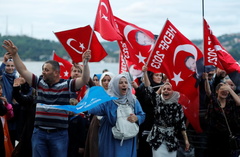© Reuters. مسؤول: العدالة والتنمية يتوقع فوز إردوغان بالرئاسة بما لا يقل عن 51%