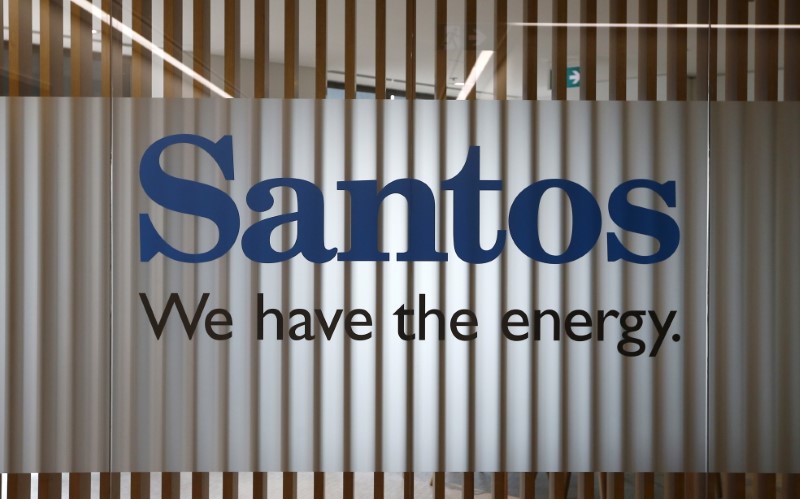 © Reuters. The logo of Australian oil and gas producer Santos Ltd is pictured at their Sydney office