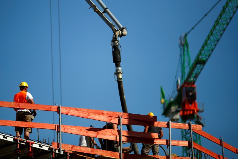 © Reuters. FILE PHOTO: A construction site is pictured in Berlin