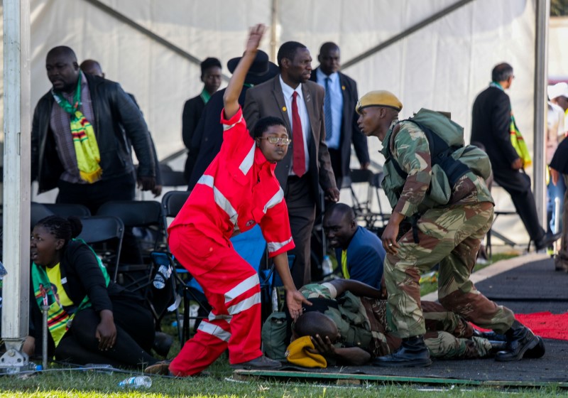 © Reuters. إذاعة رسمية: وفاة أحد مصابي انفجار استهدف تجمعا انتخابيا بزيمبابوي