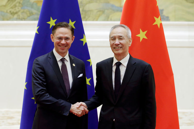 © Reuters. China y la UE acuerdan combatir el proteccionismo, pero la UE reitera sus quejas
