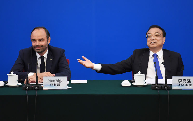 © Reuters. Primeiro-ministro chinês, Li Keqiang, e primeiro-ministro francês, Édouard Philippe, durante reunião em Pequim