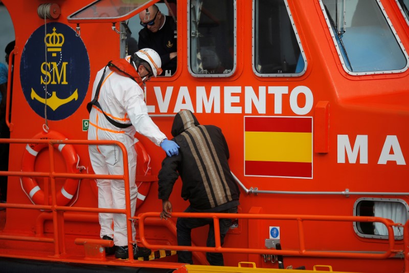 © Reuters. Rescatadas en aguas españolas 613 personas, cuatro de ellas menores