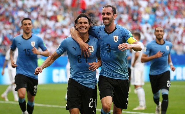 © Reuters. Uruguay golea 3-0 a Rusia y gana el Grupo A del Mundial