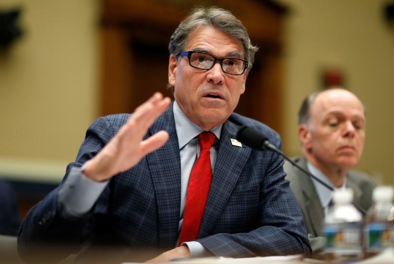 © Reuters. U.S. Secretary of Energy Perry testifies to the House Energy and Commerce Committee in Washington