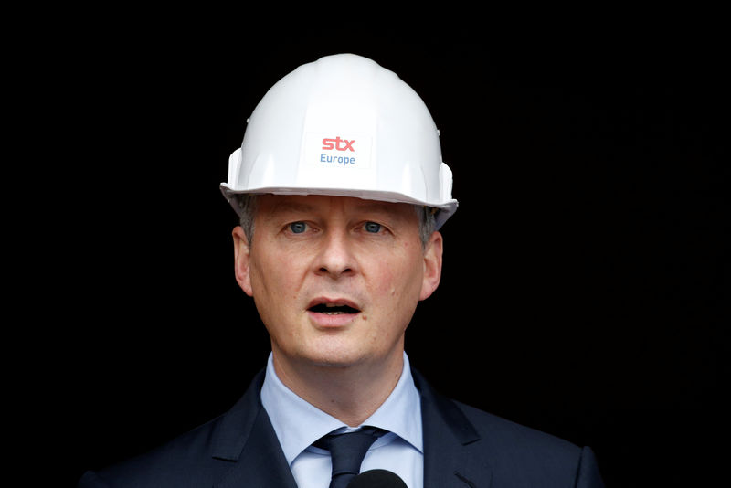 © Reuters. French Finance Minister Bruno Le Maire arrives to attend a visit at the STX shipyard site in Saint-Nazaire