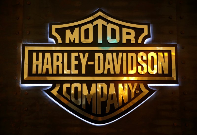 © Reuters. Placa da Harley-Davidson no escritório sede da empresa em Cingapura