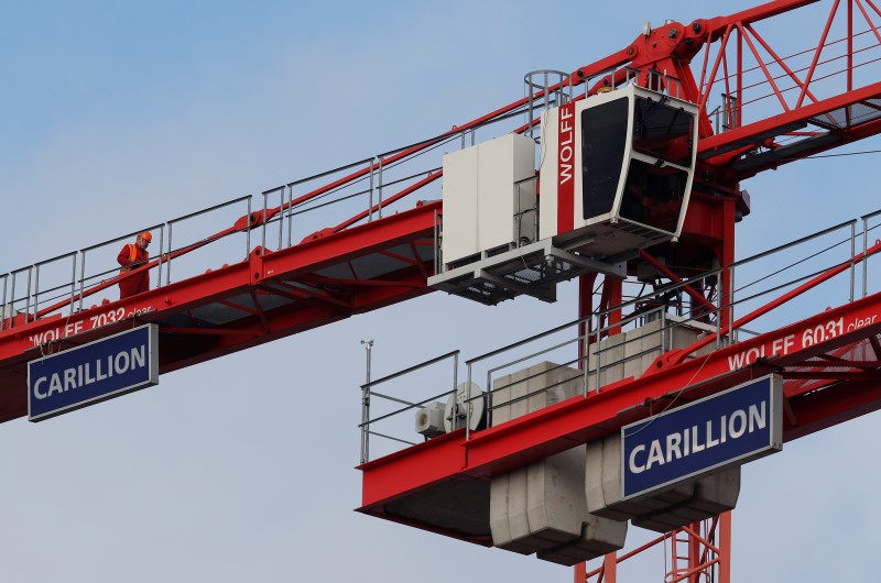 © Reuters. A worker walks along a crane on Carillion's Midland Metropolitan Hospital construction site in Smethwick