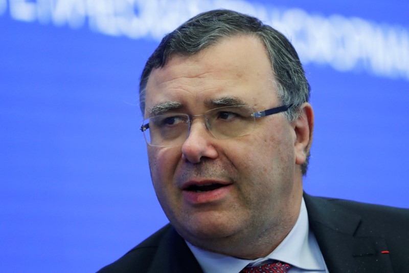 © Reuters. Total CEO Pouyanne attends a session of the St. Petersburg International Economic Forum