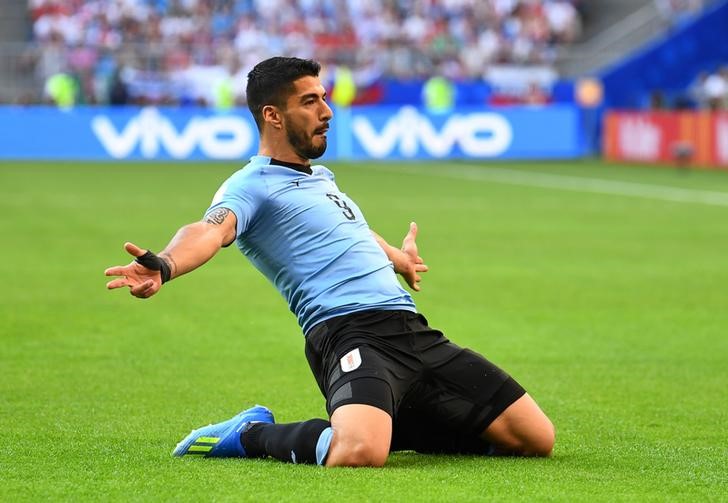 © Reuters. Suárez se encamina a la redención tras la polémica en el Mundial 2014