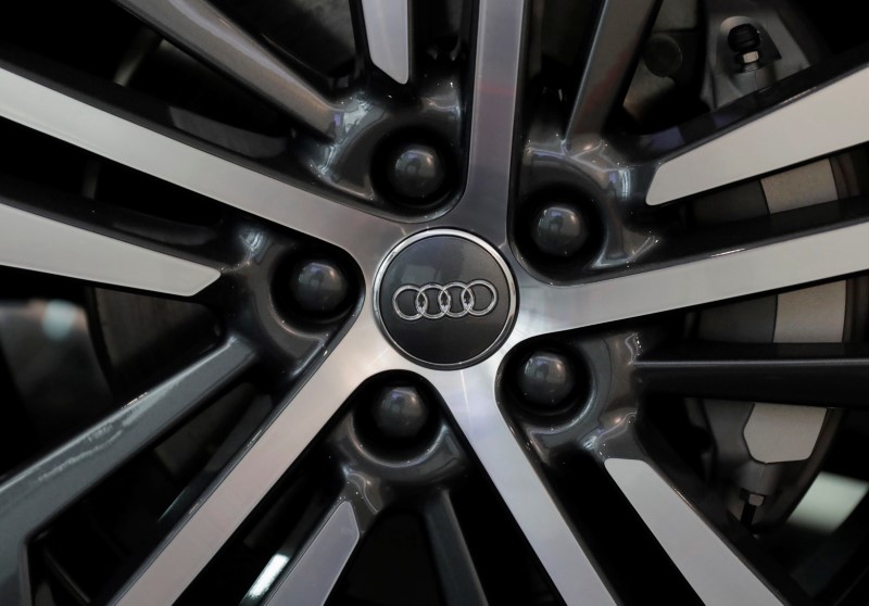 © Reuters. The logo of German car manufacturer Audi is seen on a tyre rim a Audi Q5 2.0 during a media tour in San Jose Chilapa