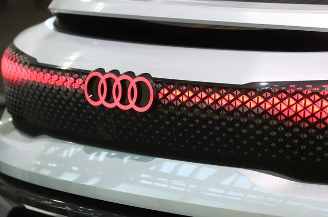 © Reuters. FILE PHOTO: Audi sign is seen on the show car at the Audi Forum before the company's annual shareholders meeting in Ingolstadt