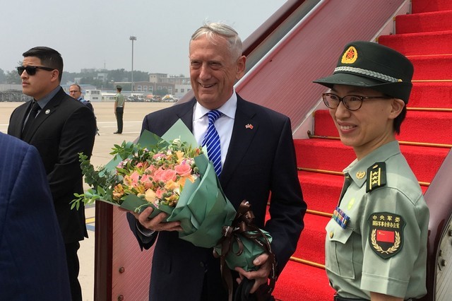 © Reuters. ماتيس يصبح أول وزير دفاع أمريكي يزور الصين في عهد ترامب