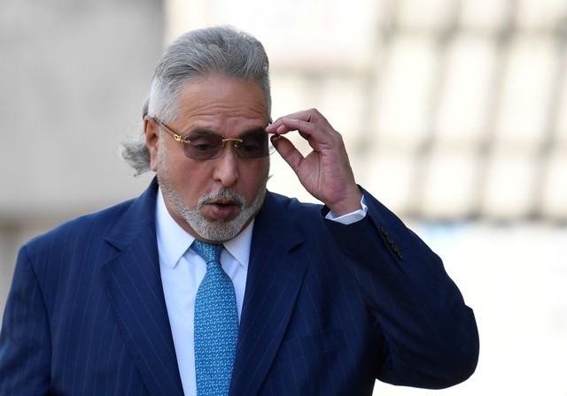© Reuters. FILE PHOTO: Indian tycoon Mallya arrives at Westminster Magistrates Court in London, Britain