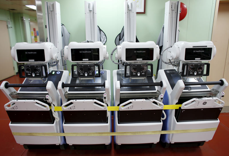 © Reuters. FILE PHOTO: Portable X-ray machines made by GE Healthcare are shown onboard the hospital ship USNS Mercy (T-AH 19) prior to its departure from Naval Base San Diego