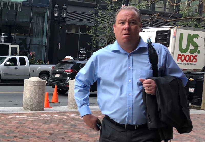 © Reuters. McLellan, a former executive Vice President at State Street Corp, enters the federal courthouse in Boston