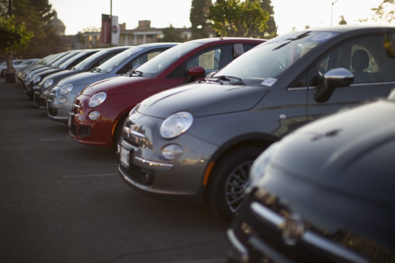 © Reuters. Carros da Fiat à venda em consecionária em Los Angeles, Califórnia, EUA