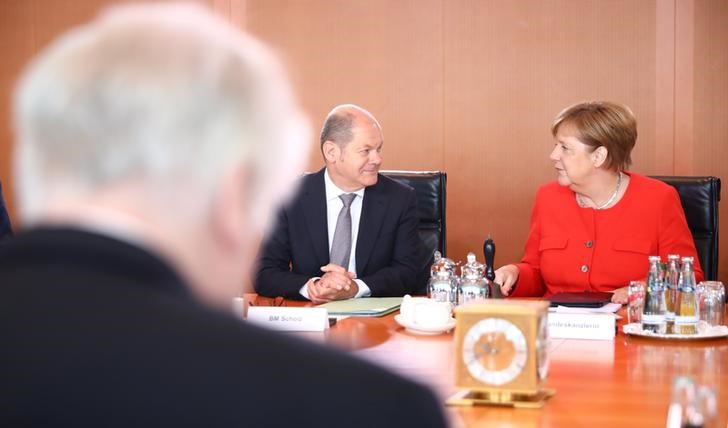 © Reuters. German Chancellor Angela Merkel attends the weekly cabinet meeting at the Chancellery in Berlin