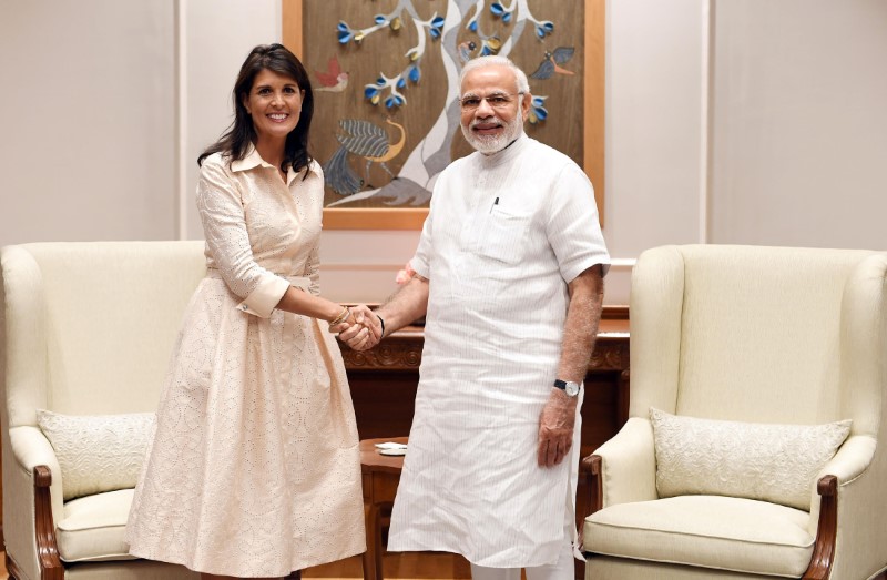 © Reuters. Indian Prime Minister Narendra Modi shakes hands with U.S. Ambassador to the United Nations Nikki Haley before the start of their meeting in New Delhi