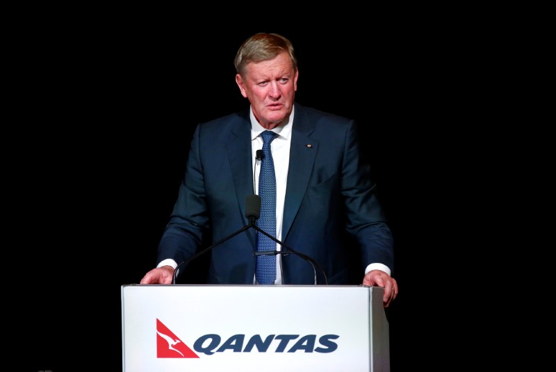 © Reuters. Qantas Airways Ltd Chairman Clifford speaks during the company's annual general meeting in Sydney