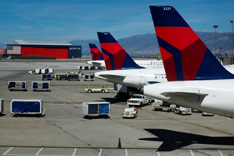 © Reuters. FILE PHOTO: Delta planes line up at their gates while on the tarmac of Salt Lake City International Airport in Utah