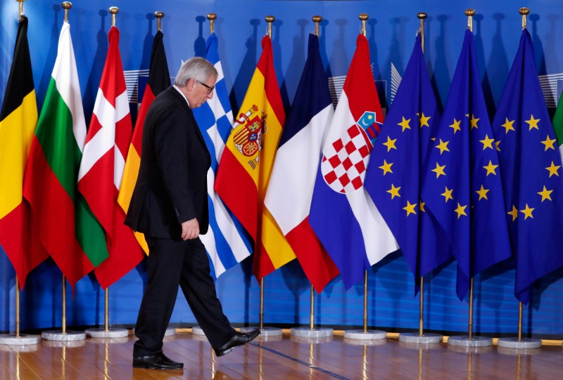 © Reuters. Las bolsas europeas caen de nuevo antes de la cumbre europea