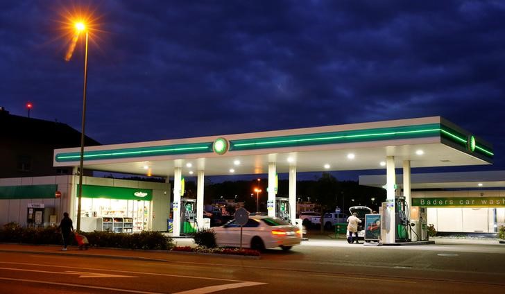 © Reuters. BP apuesta por la recarga del coche eléctrico con la compra de Chargemaster