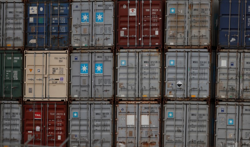 © Reuters. Containers are seen at Lisbon's port